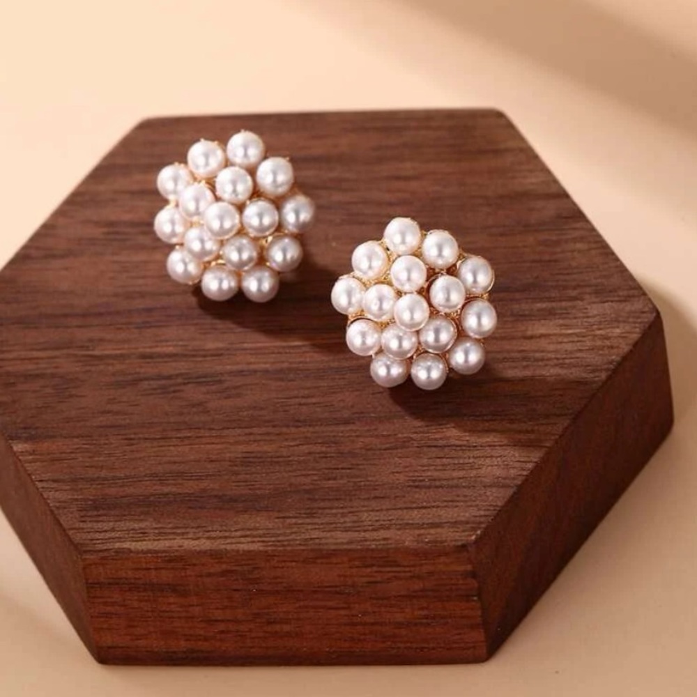 Faux Cluster Pearl Stud Earrings